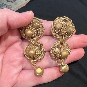 Vtg SINS Signed Clip Earrings 🥰